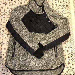 Size small Abercrombie quilted snap pullover